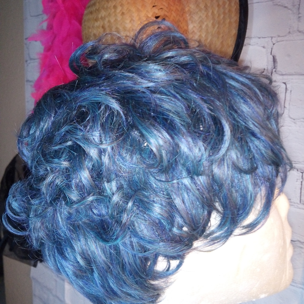 Blue synthetic pixie wig - Picture 4 of 5